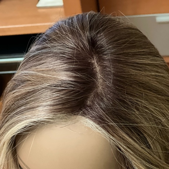 Raquel Welch Wigs - Scene Stealer in color shaded cappuccino - Picture 2 of 10